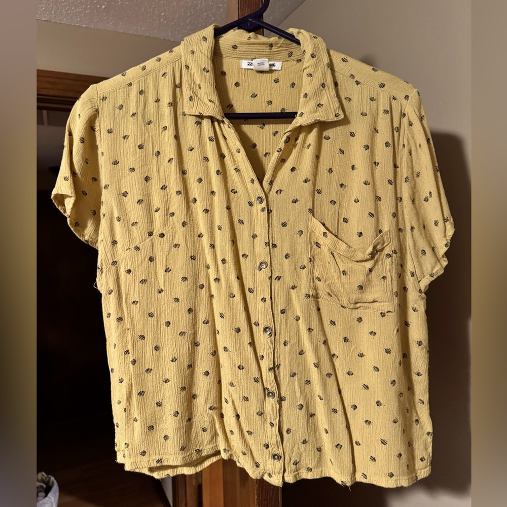 Billabong size small yellow button down crop
